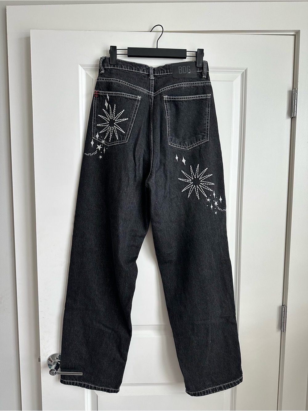 NWT BDG High-Waisted Baggy Jean — Embroidered - Picture 10 of 11